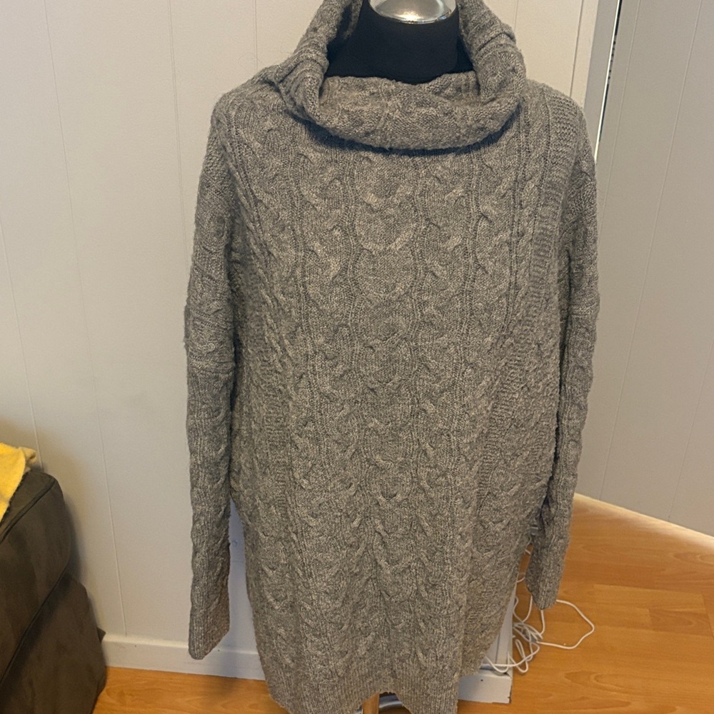 Banana Republic light  Charcoal Knit Sweater-super soft